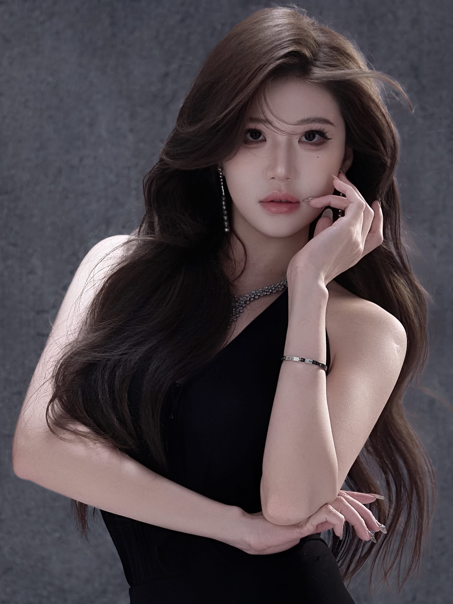 Đổ bộ bất ngờ, nữ idol triệu follow khiến fans Việt