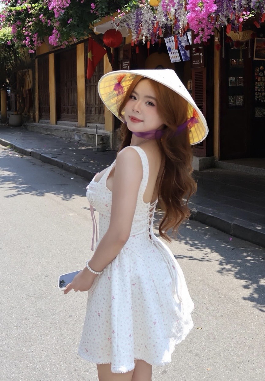 Gái xinh người Việt bỗng trở thành tâm điểm, hàng loạt tài khoản ngoại quốc nườm nượp tràn vào thả tim, để lại những lời khen có cánh