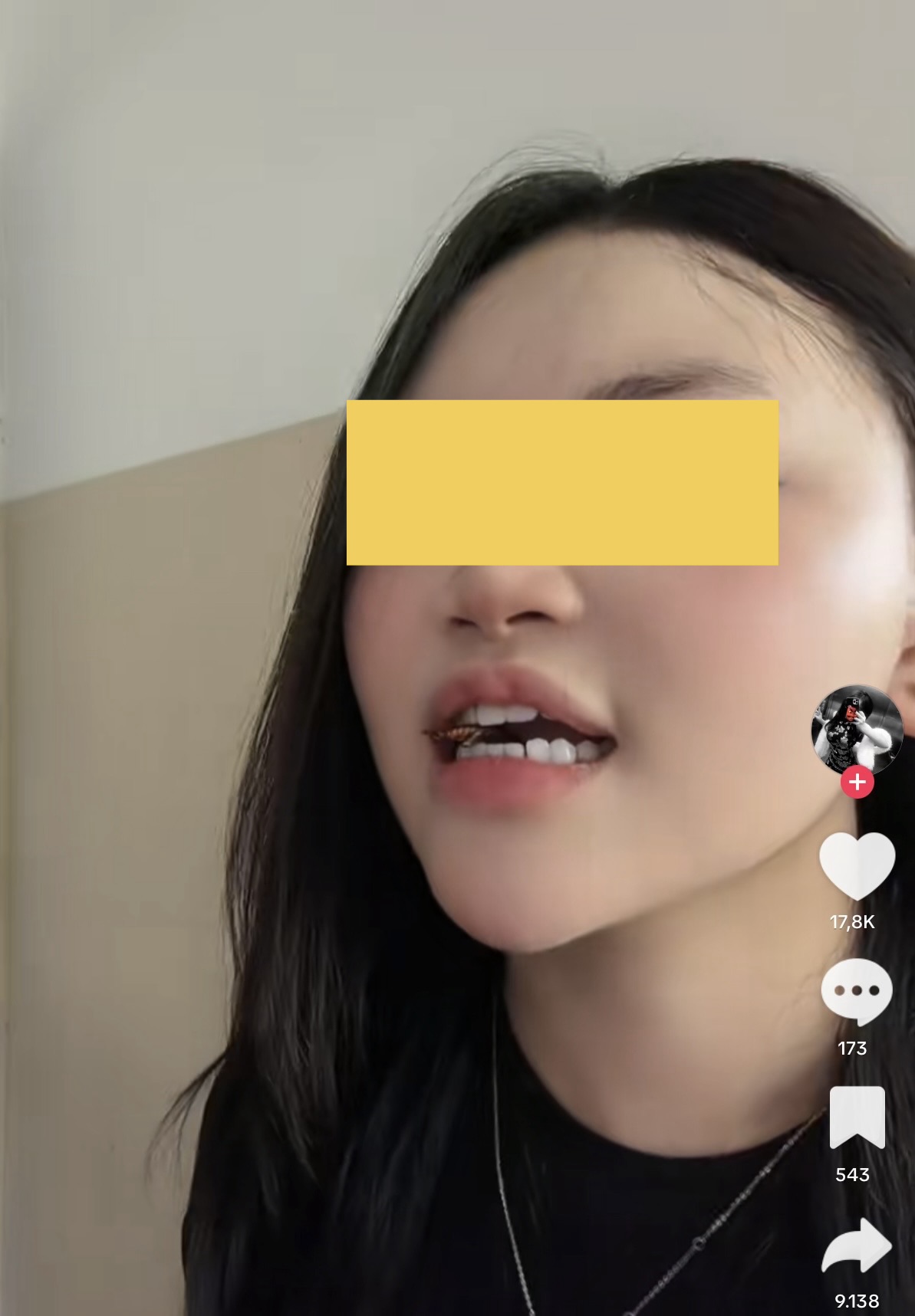 Rùng mình trò “câu view” quái đản của TikToker, ăn gián để lên xu hướng