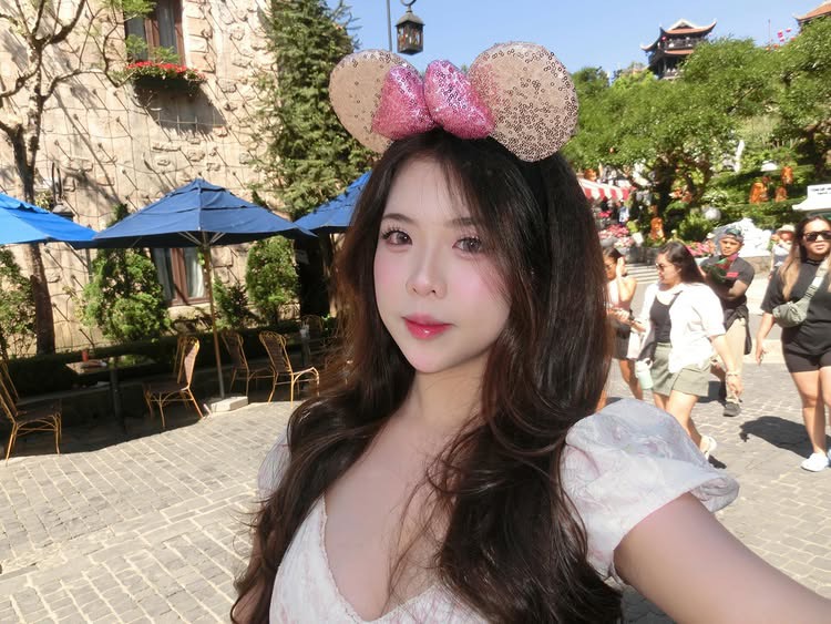 Diện áo dài trắng, nữ sinh hút hơn 300K lượt xem, CĐM phong cho danh hiệu