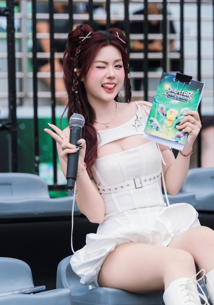 Quỳnh Sành Điệu tung loạt ảnh