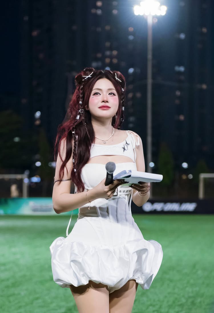 Quỳnh Sành Điệu tung loạt ảnh