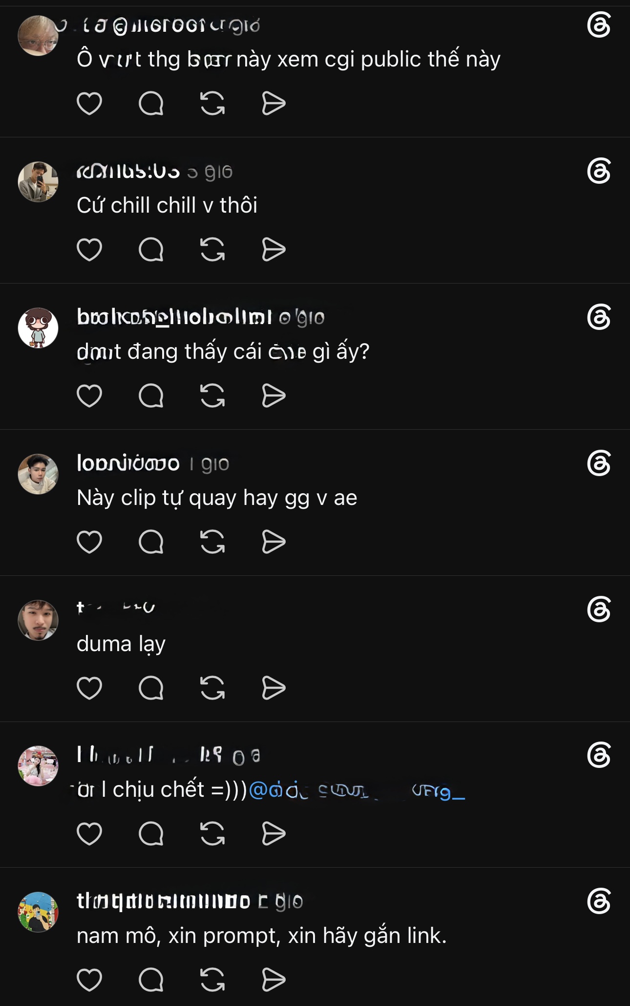 Choáng! Đi phương tiện công cộng, người đàn ông lớn tuổi thản nhiên mở clip