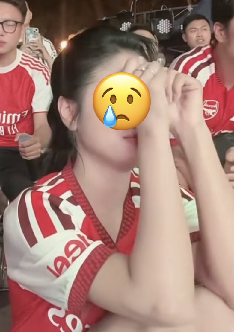 Khóc nghẹn vì đội bóng yêu thích, fan nữ Arsenal bất ngờ bị mỉa mai