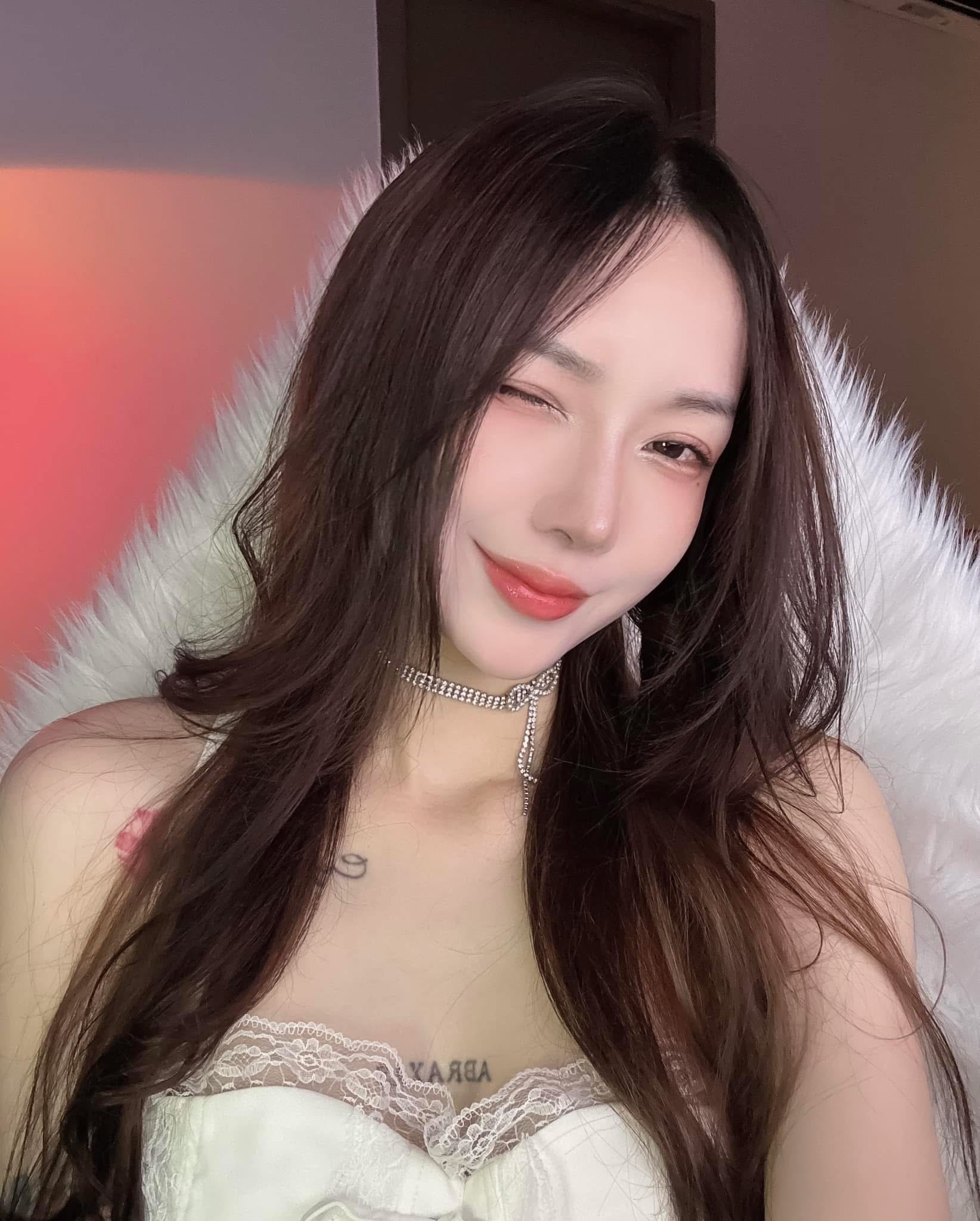 Từng có pha tạo dáng gây tranh cãi, nữ streamer đình đám Cô Chíp giờ ra sao?