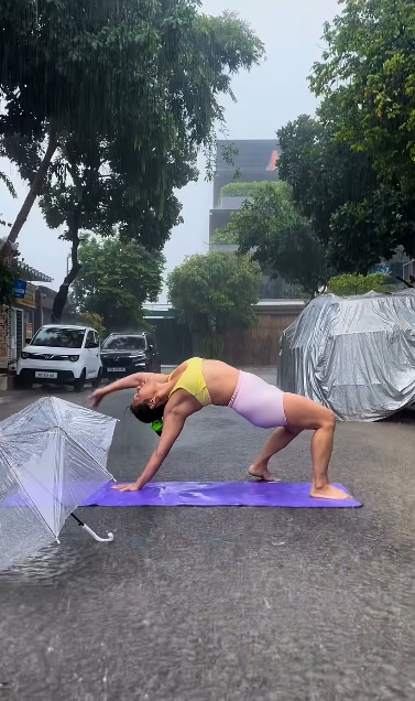 Tập Yoga dưới mưa, đoạn video ngắn của hot girl bất ngờ lan truyền gây tranh cãi 