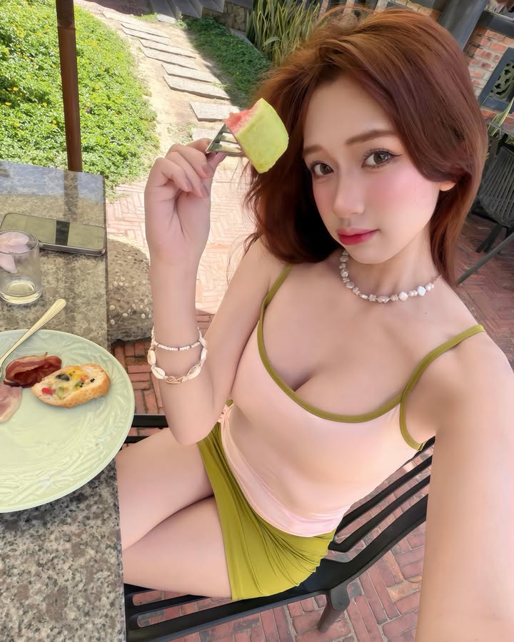 Ngắm sắc vóc 