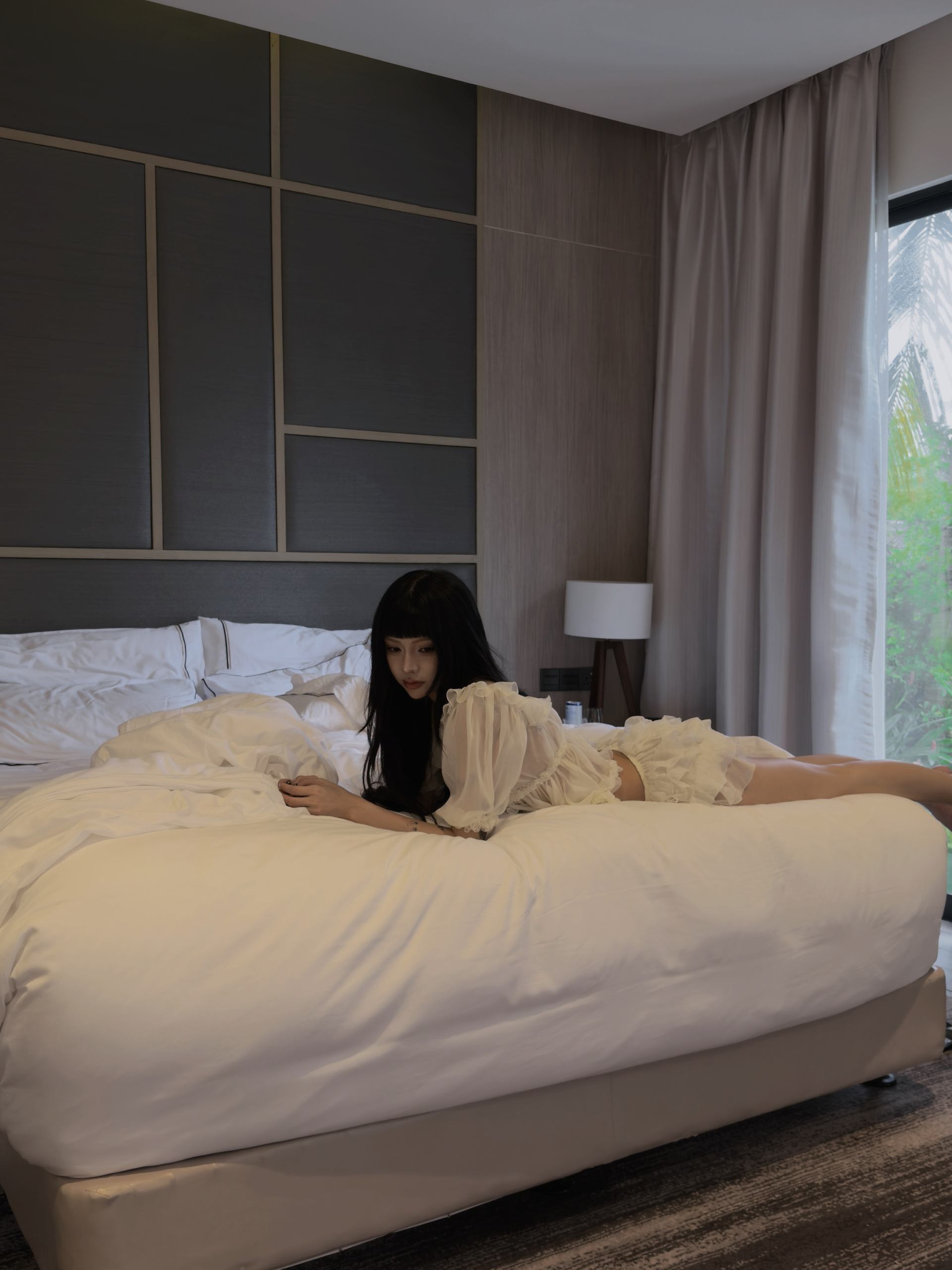 Ciin càng ngày càng đẹp, chỉ khoe ảnh thư giãn trên giường cũng đủ khiến CĐM chao đảo vì si mê