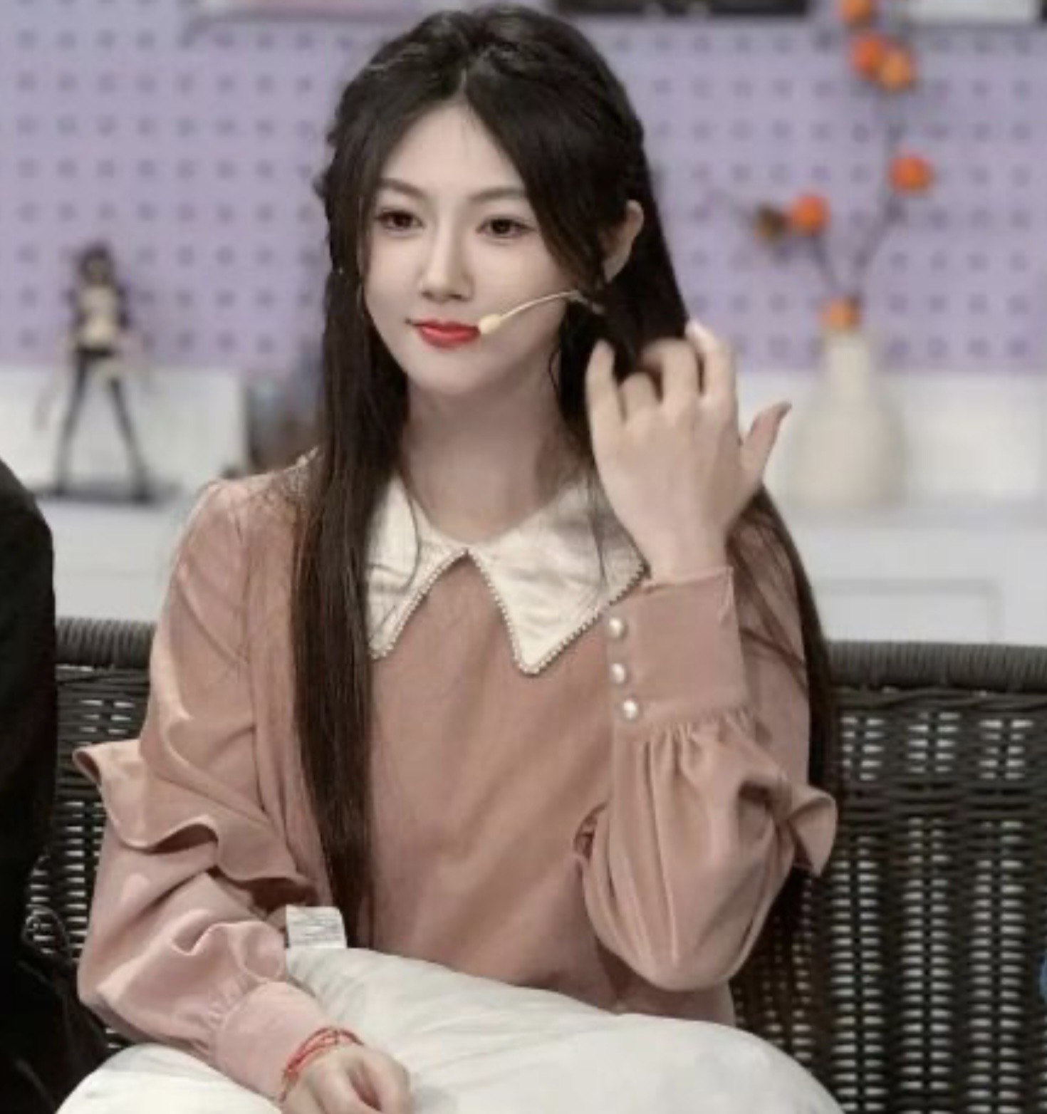 Tưởng mình còn là sao hạng A, nữ streamer đời đầu nếm mùi ê chề ngay khi tái xuất, bất lực đến bật khóc 