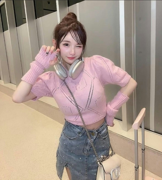Nữ hot girl Nhật Bản chi hơn 4,5 tỷ đồng để