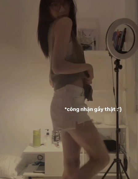 Bị chê quá gầy, hot girl