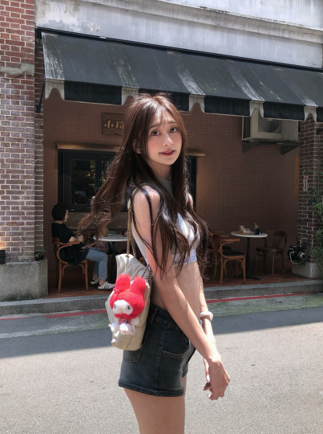 Dạo phố cầu duyên, hot girl xinh đẹp khiến dân mạng trầm trồ trước nhan sắc, đua nhau xin ứng tuyển 