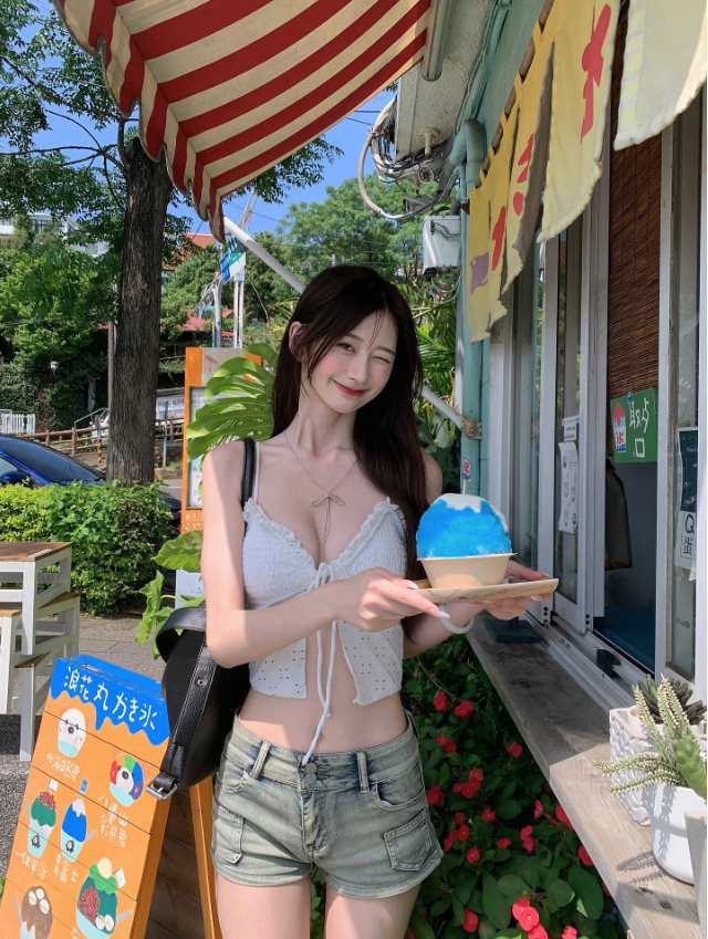 Dạo phố cầu duyên, hot girl xinh đẹp khiến dân mạng trầm trồ trước nhan sắc, đua nhau xin ứng tuyển 