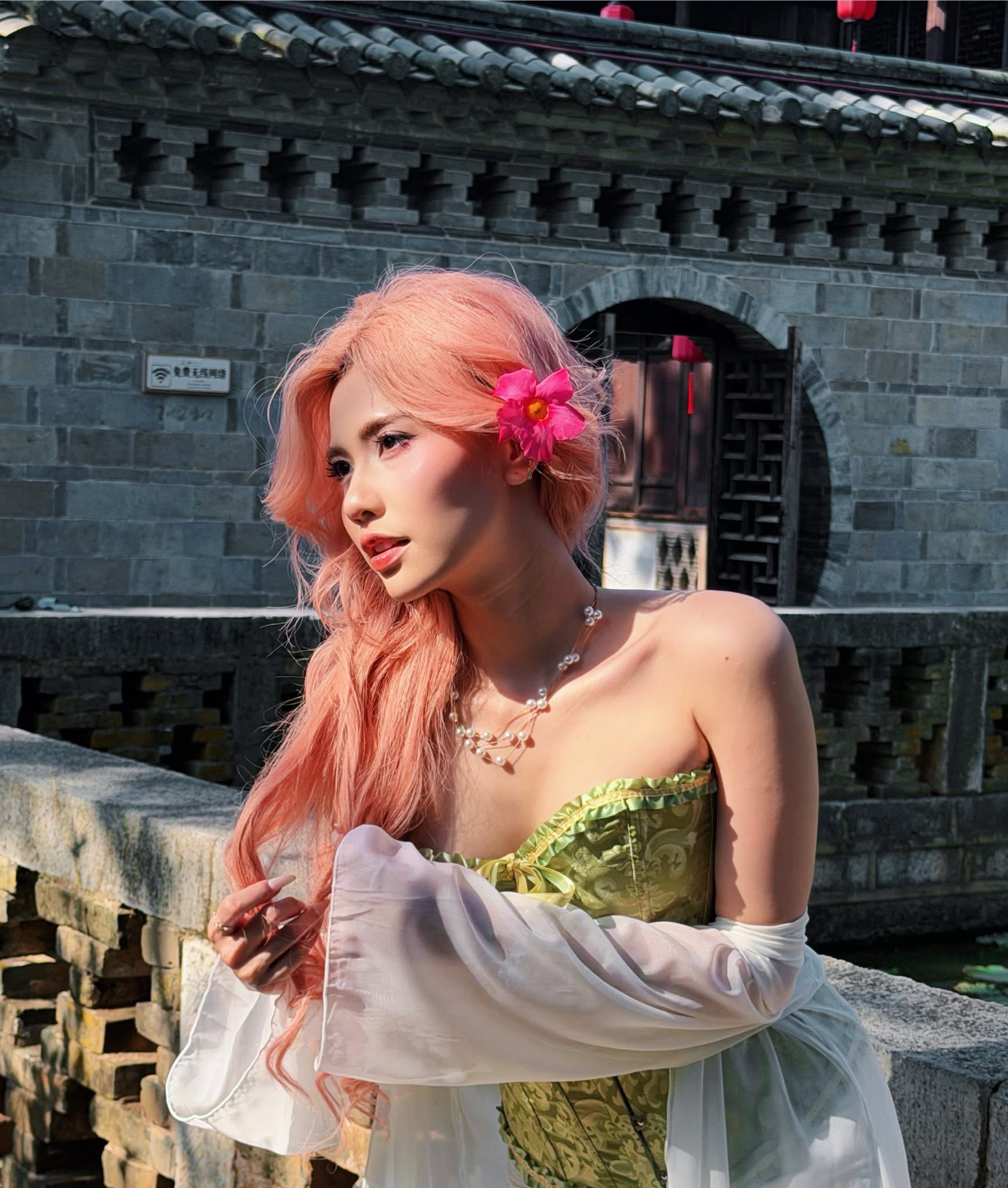 Biểu diễn múa côn tại The Face Việt Nam, nữ streamer, TikToker Châm Sứa làm rơi đạo cụ sau 7 ngày học cấp tốc