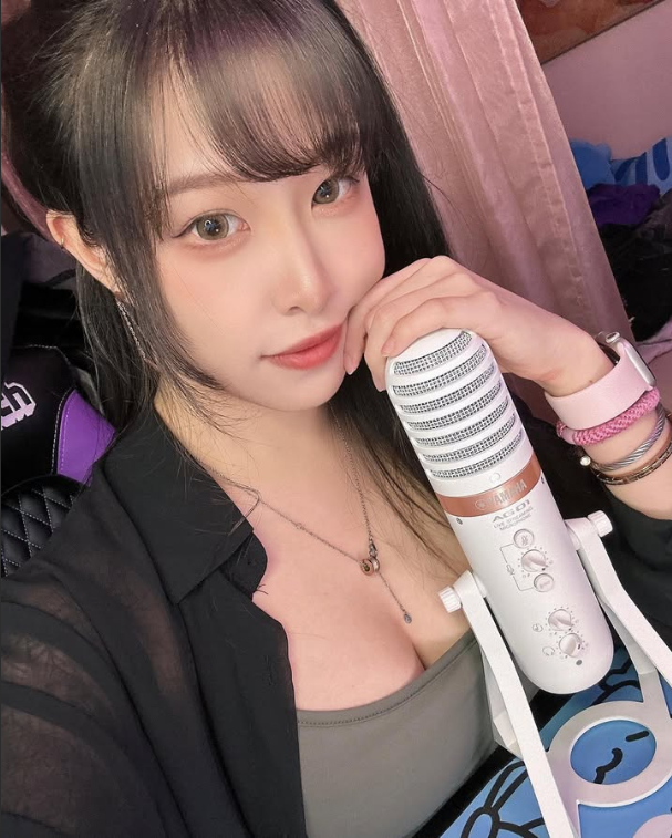 Được mời làm việc tại club