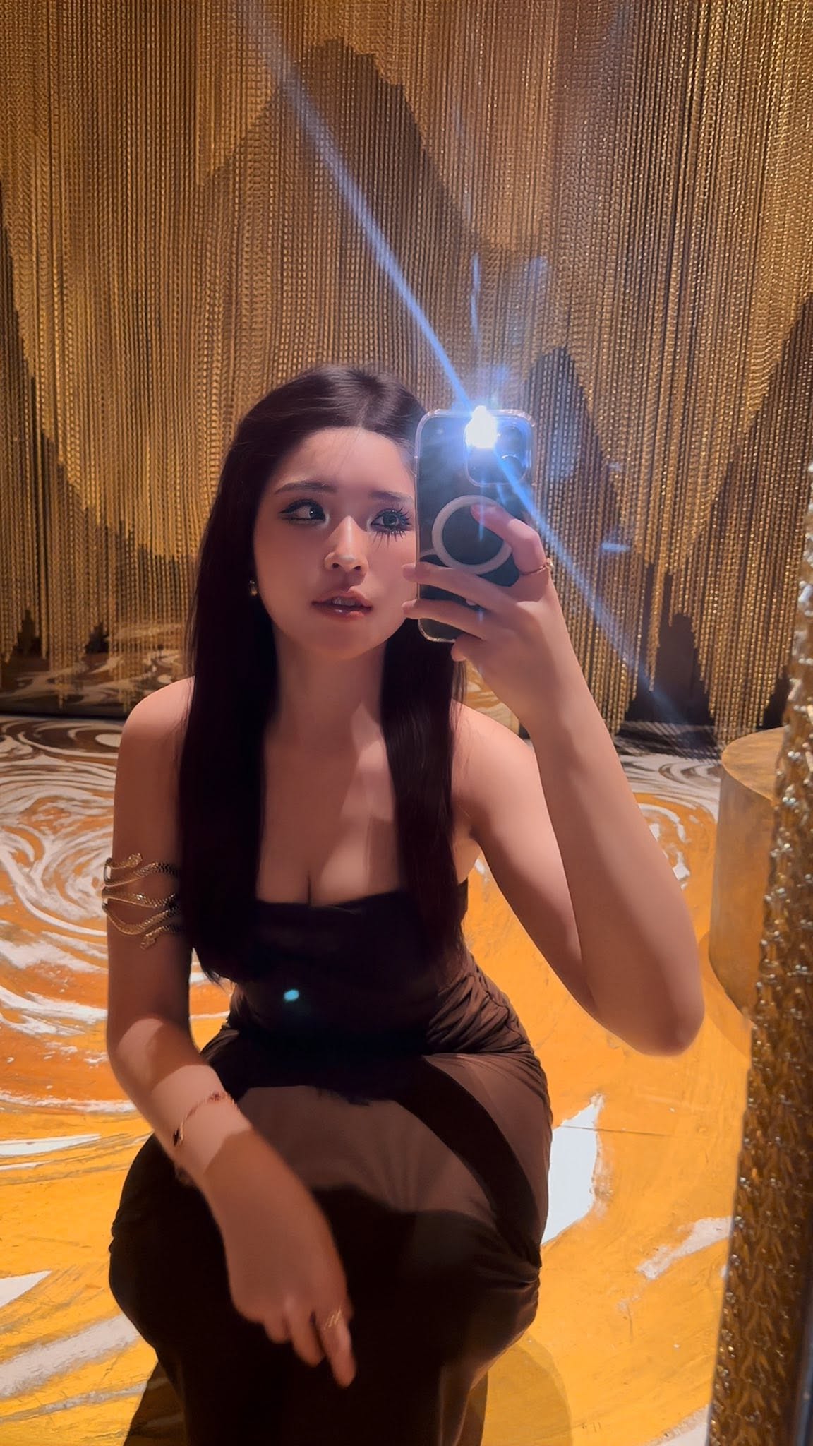 Ngắm nhan sắc ấn tượng của hot girl 