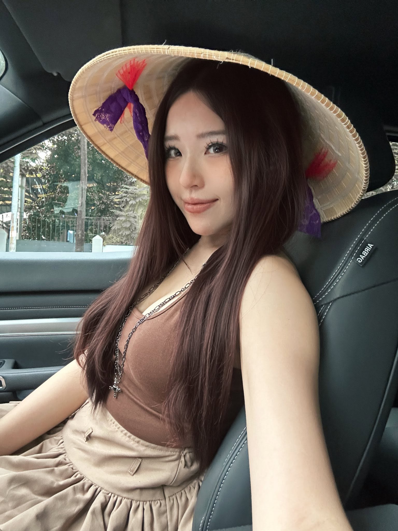 Ngắm nhan sắc ấn tượng của hot girl 