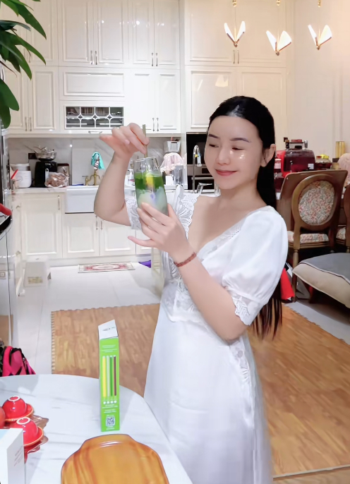 U40, Quỳnh Kool vẫn khiến CĐM ngưỡng mộ, quay vlog daily life đầy điệu đà, sang chảnh như công chúa
