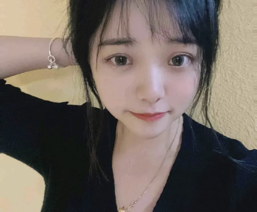 Lần đầu lộ diện, nữ streamer gây thất vọng bởi ngoại hình, bị cho là lừa dối khán giả