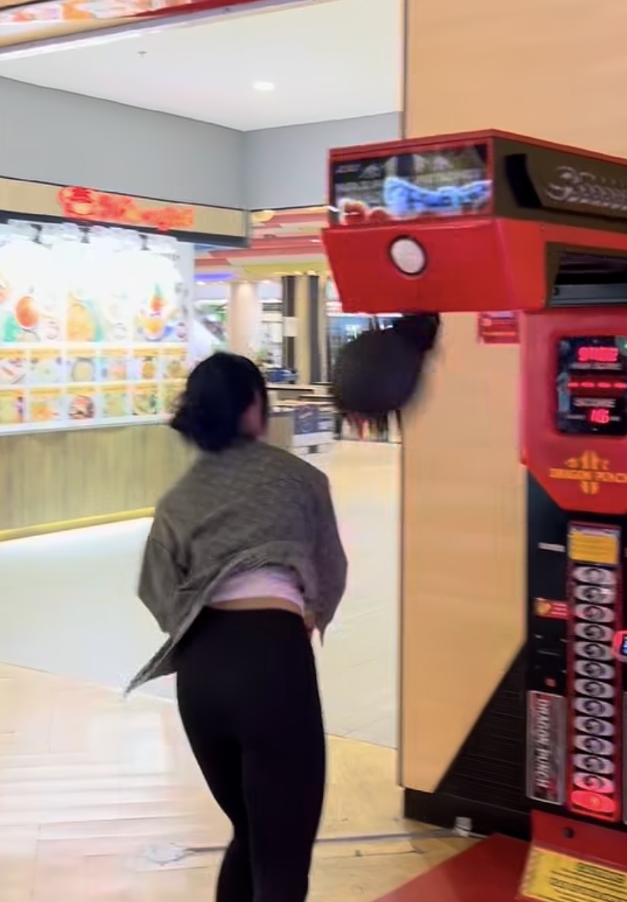 Đô vật Anh Thơ trổ tài