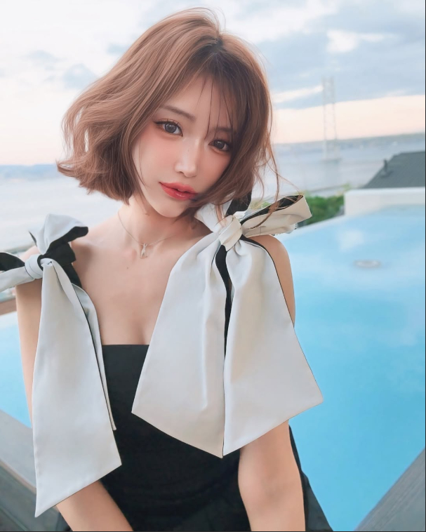 Hot girl nổi tiếng bất ngờ gặp hạn lớn, bị ba kẻ lạ mặt rình rập trước cửa nhà, phải đưa ra tối hậu thư