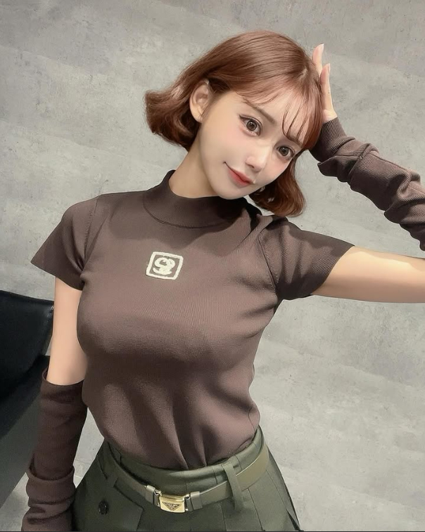 Hot girl nổi tiếng bất ngờ gặp hạn lớn, bị ba kẻ lạ mặt rình rập trước cửa nhà, phải đưa ra tối hậu thư