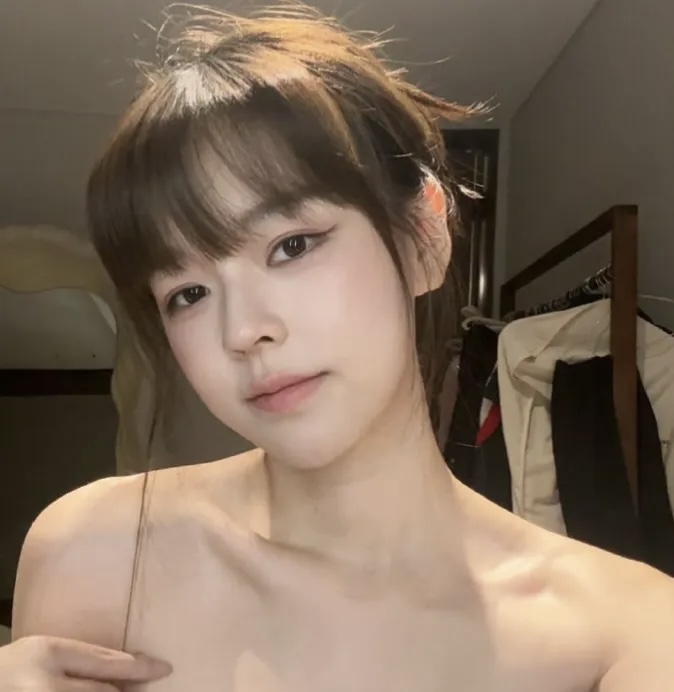 Ồn ào làng stream: Nam game thủ nổi tiếng “var” trực diện 2 nữ thần livestream