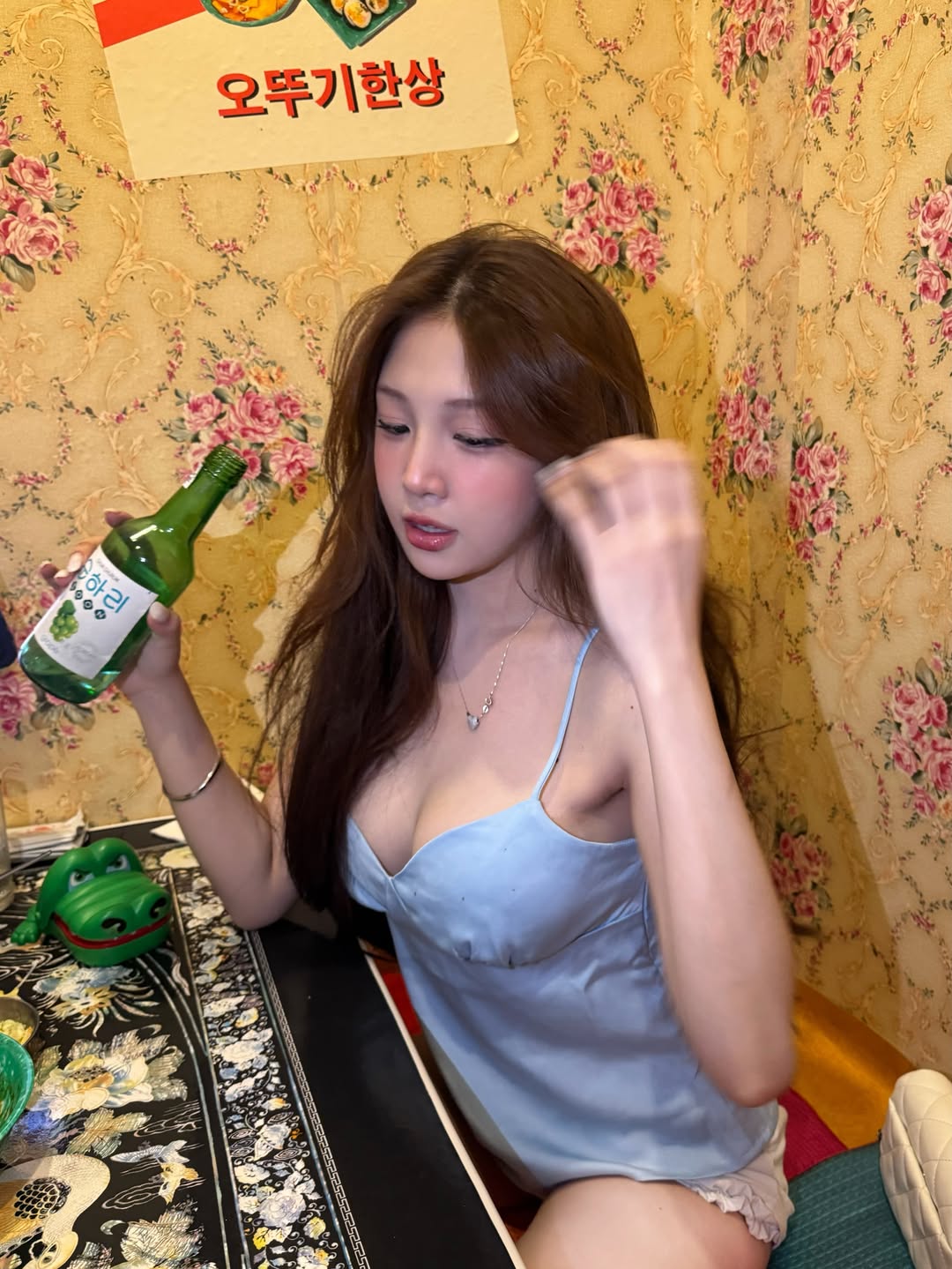 Ngẫu hứng chụp ảnh khi say, hot girl vẫn