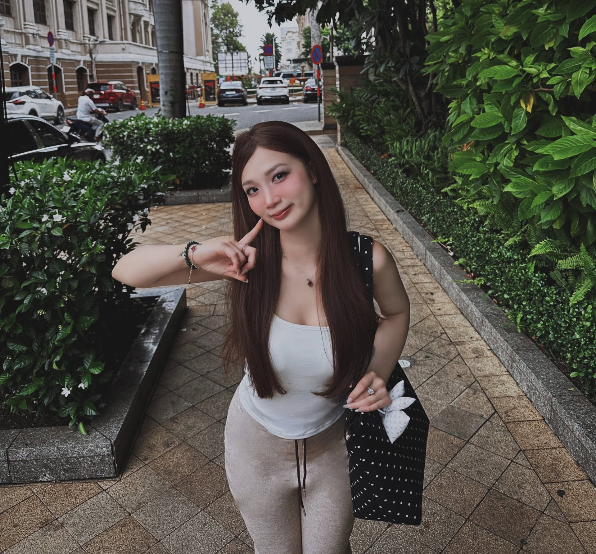 Không hề giấu giếm ý đồ, hot girl
