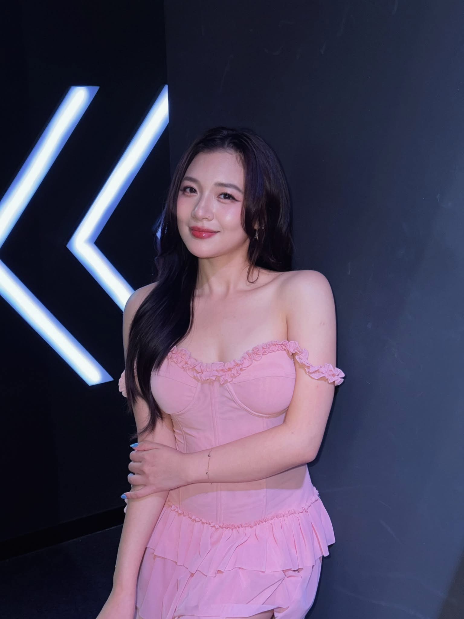 MC Phương Thảo gây sốt với layout