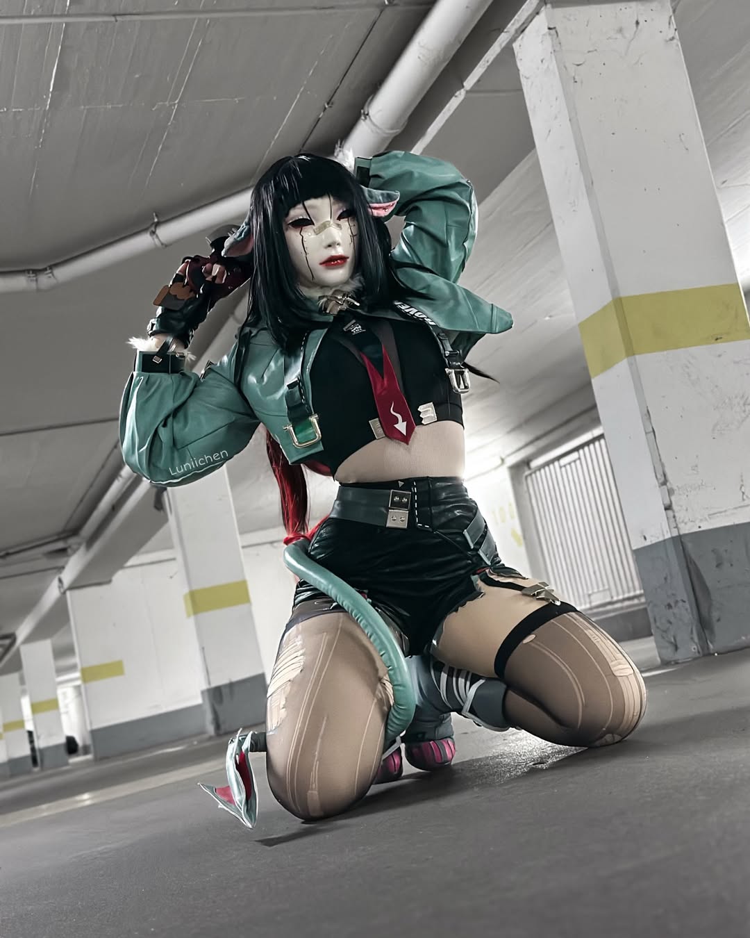 Giấu kín mặt, nữ coser vẫn