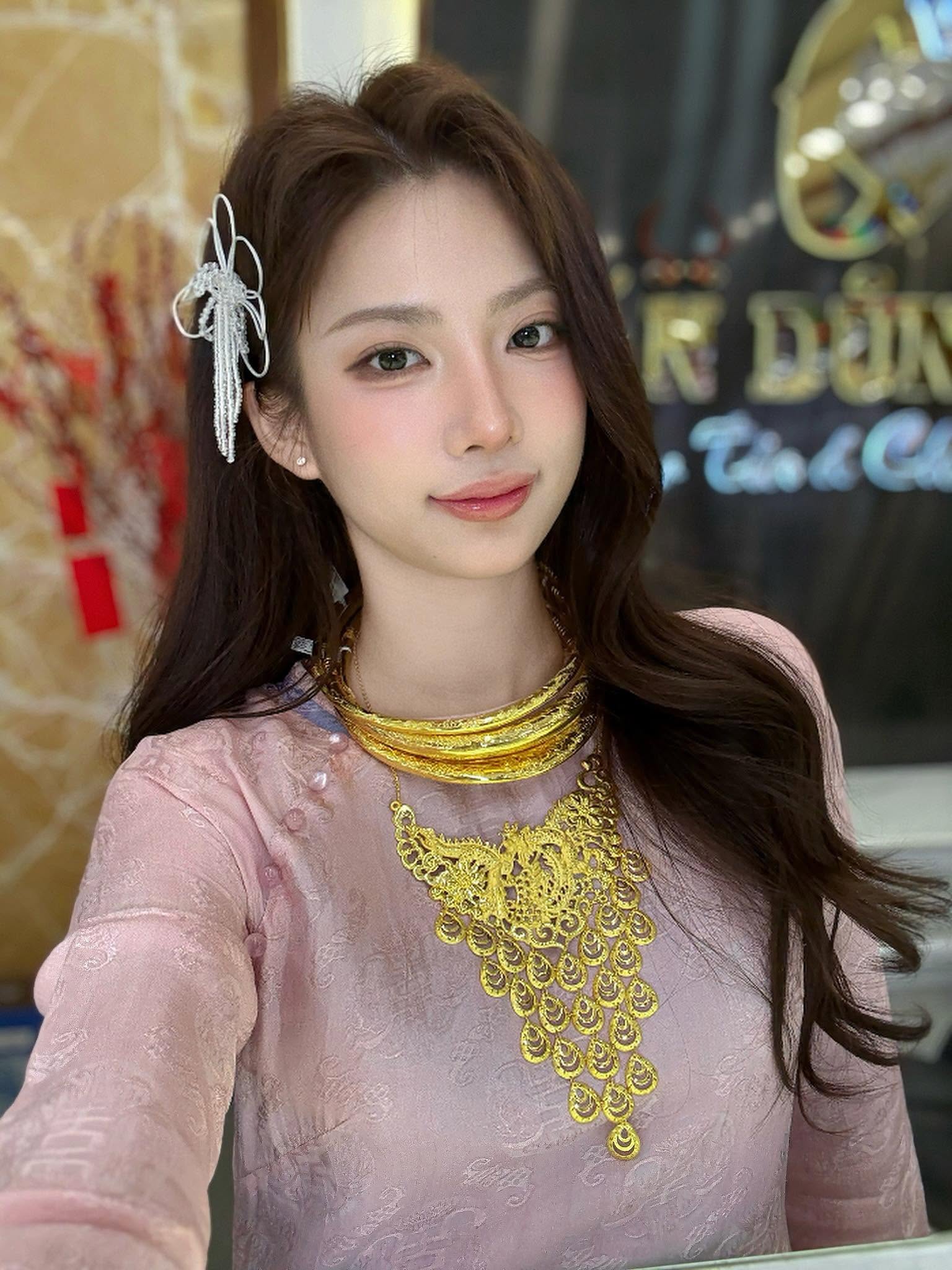 Cô chủ tiệm vàng