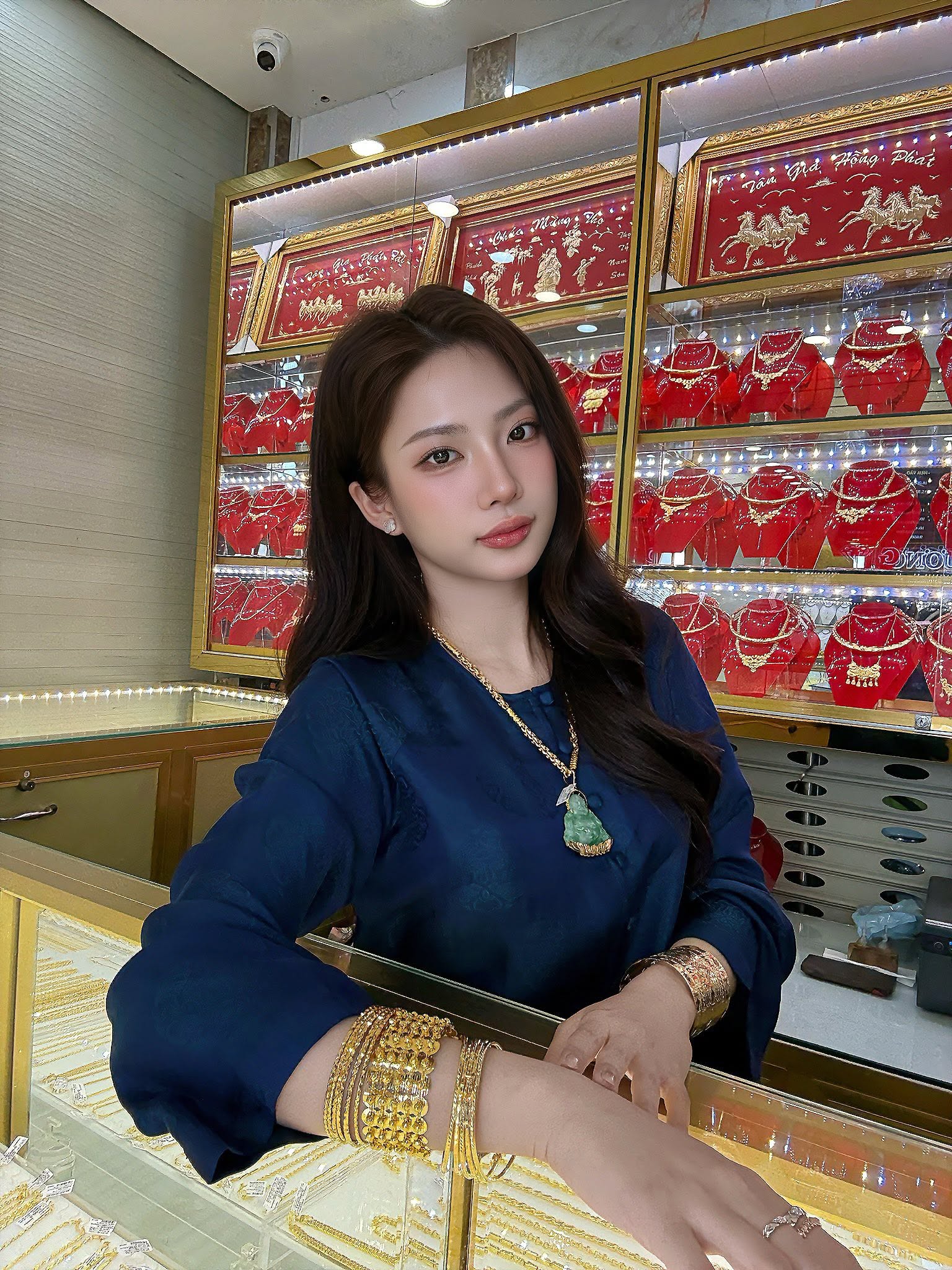 Cô chủ tiệm vàng