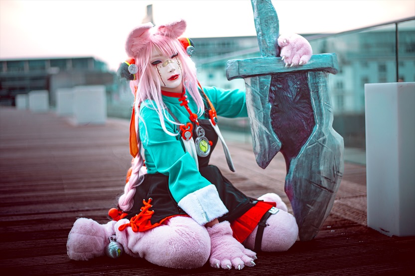 Giấu kín mặt, nữ coser vẫn