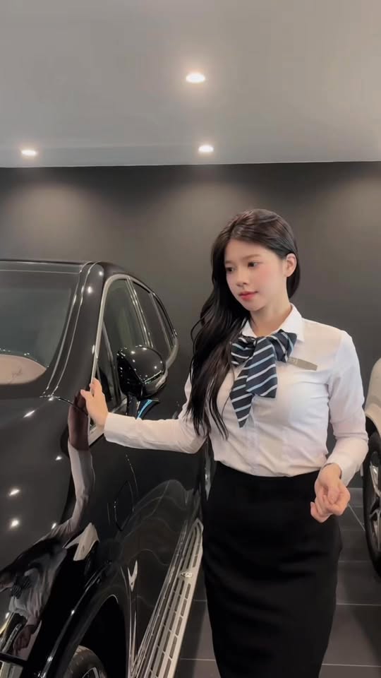 Viral mùa World Cup, hot girl Mercedes
