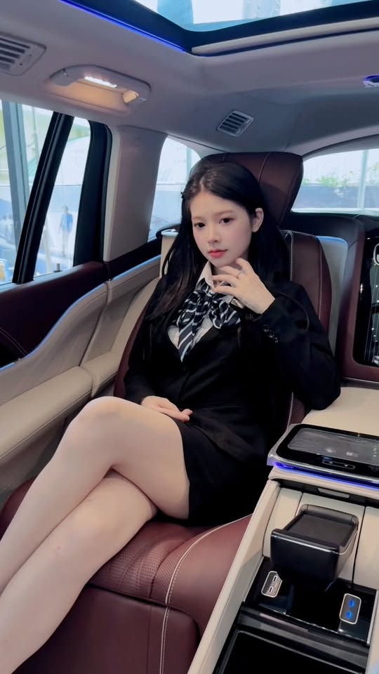 Viral mùa World Cup, hot girl Mercedes