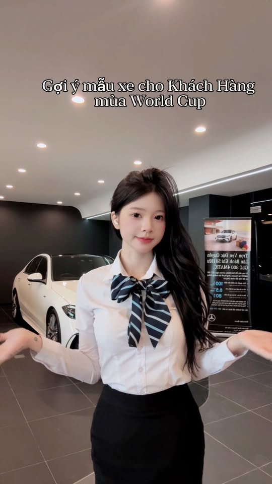 Viral mùa World Cup, hot girl Mercedes