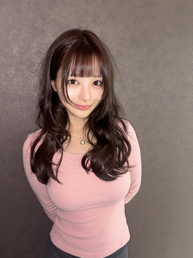 Nổi lên nhờ loạt hình ảnh gợi cảm, hot girl nổi tiếng khiến fan cảm thán, tự nhận là