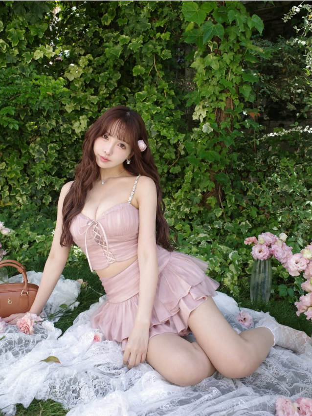 Vừa khoe bộ sưu tập túi hiệu đắt đỏ, Yua Mikami bất ngờ bị chỉ trích vì dùng sự gợi cảm để kiếm tiền