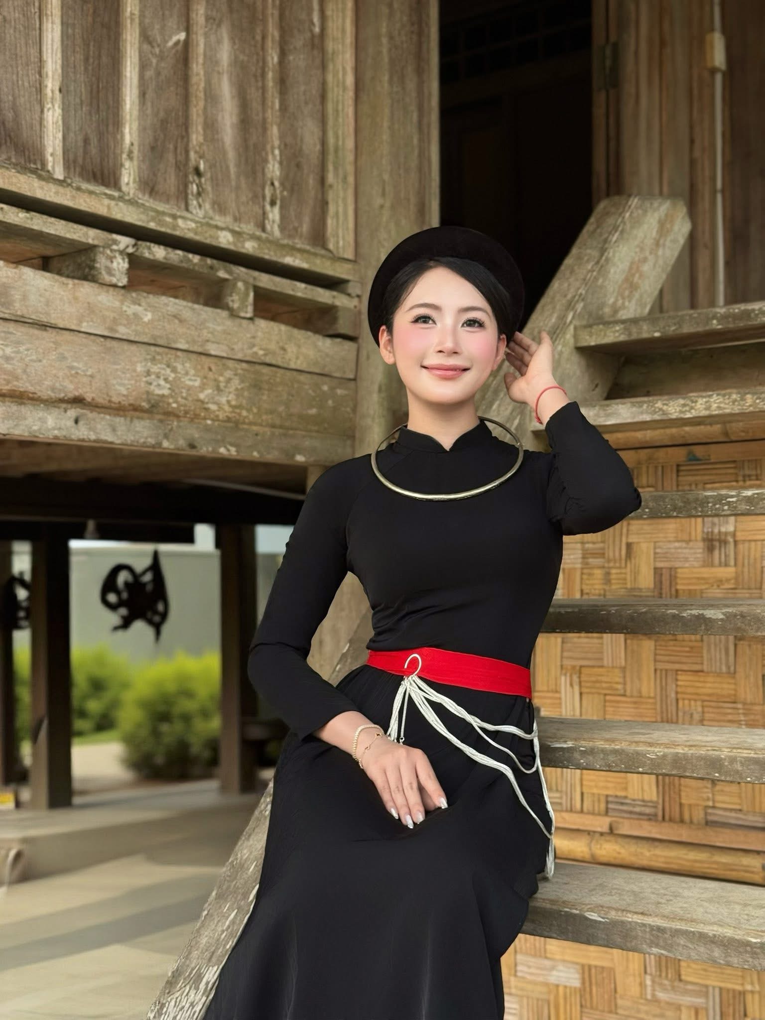 Nhan sắc trong veo của gái xinh cổ vũ đội tuyển Bồ Đào Nha