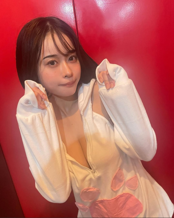 Thêm một hot girl nổi tiếng xinh đẹp tuyên bố giải nghệ