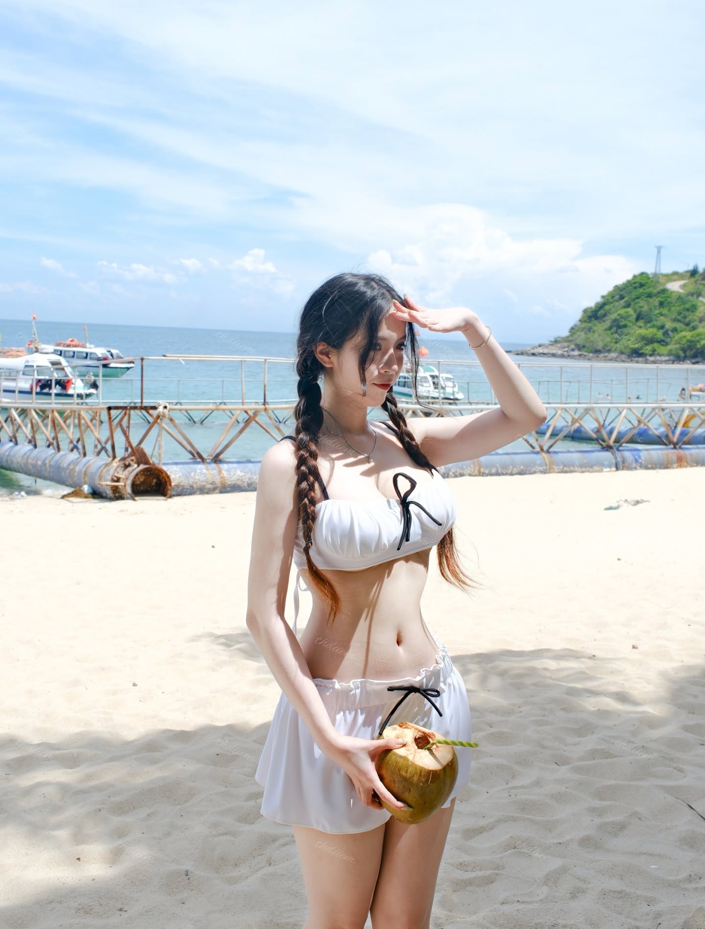 Cù Lao Chàm trắng tinh, đẹp lung linh trong bộ ảnh mới của cô nàng hot girl này