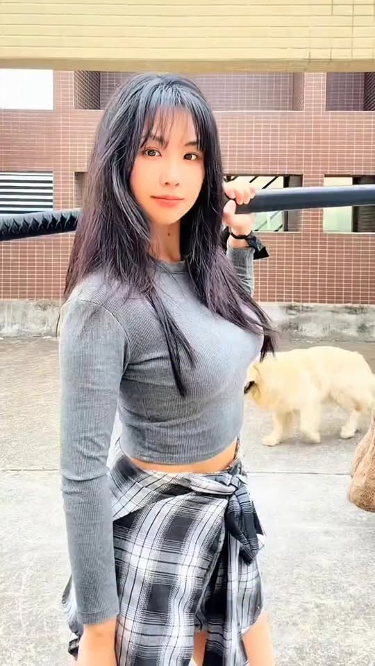 Biểu diễn võ thuật, hot girl hút hàng chục triệu view, khiến người xem ngỡ ngàng với kỹ năng thượng thừa