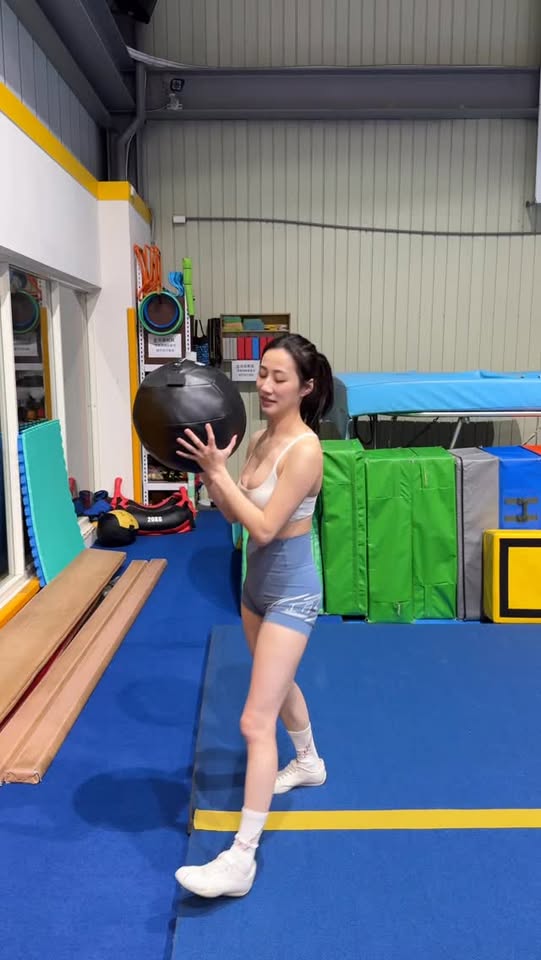 Tưởng dễ nhưng không hề đơn giản: Hóa ra đây là cách mà người chơi Beyblade tập luyện mỗi ngày