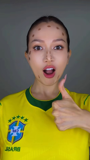Sĩ Thanh biến hình mùa World Cup, khiến fan trầm trồ vì