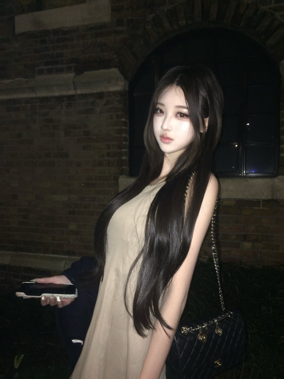 Khó rời mắt khỏi nhan sắc đẹp như từ phim bước ra của nữ vận động viên bóng chuyền này