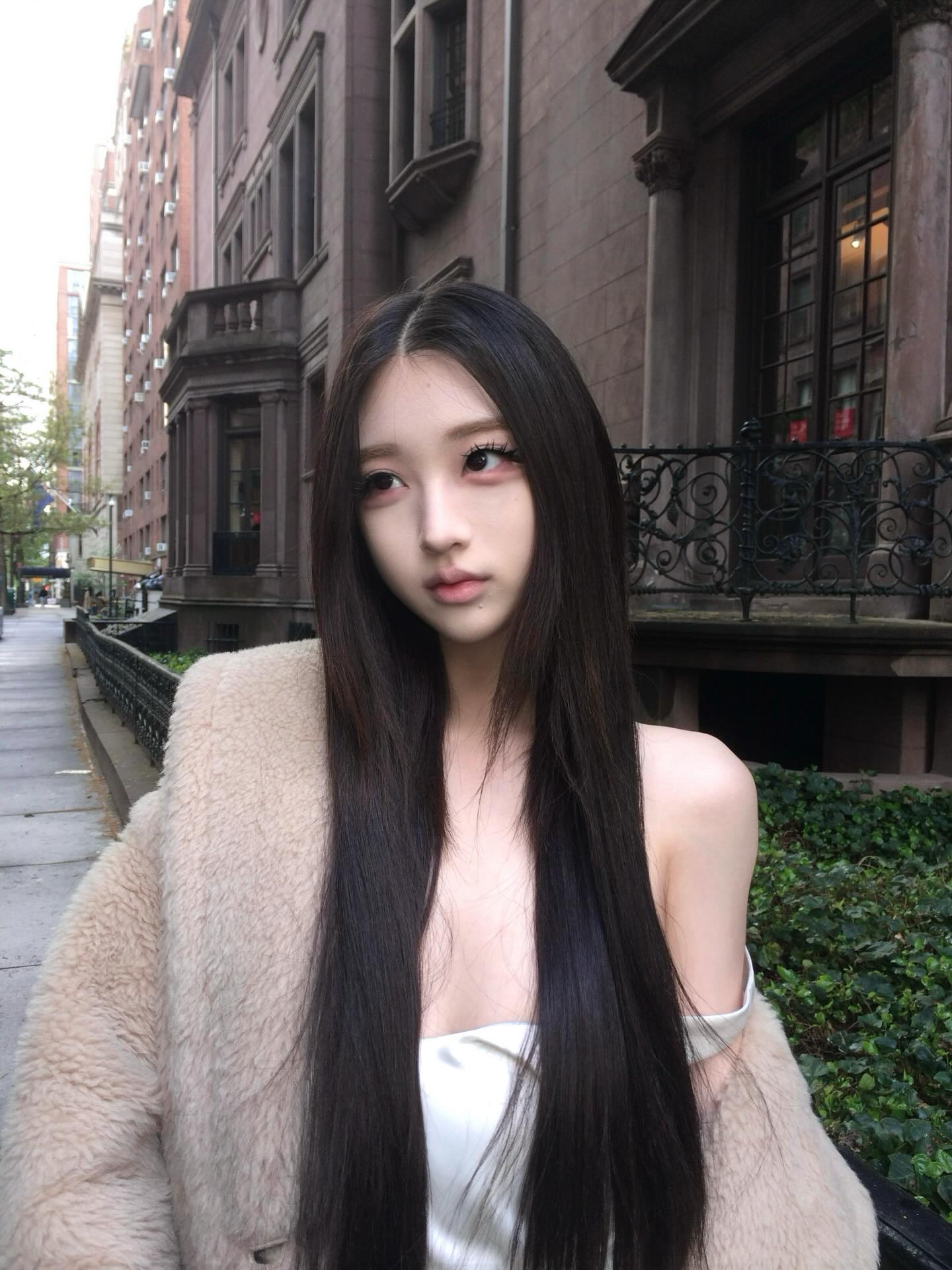 Khó rời mắt khỏi nhan sắc đẹp như từ phim bước ra của nữ vận động viên bóng chuyền này