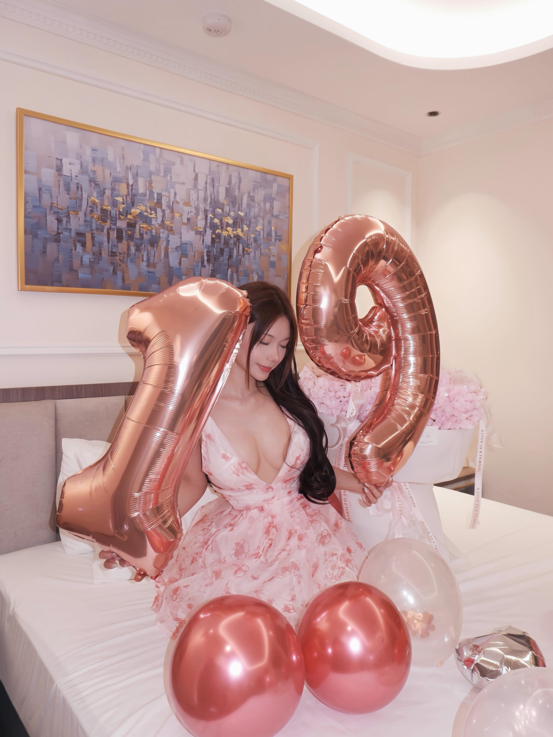 Tuổi 19 rực rỡ của cô nàng hot TikToker