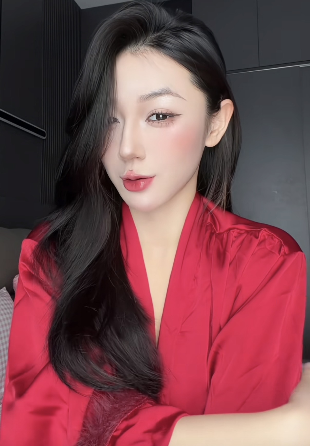Trần Hà Linh lại lên video giật gân, lấy bệnh xã hội câu view PR cửa hàng