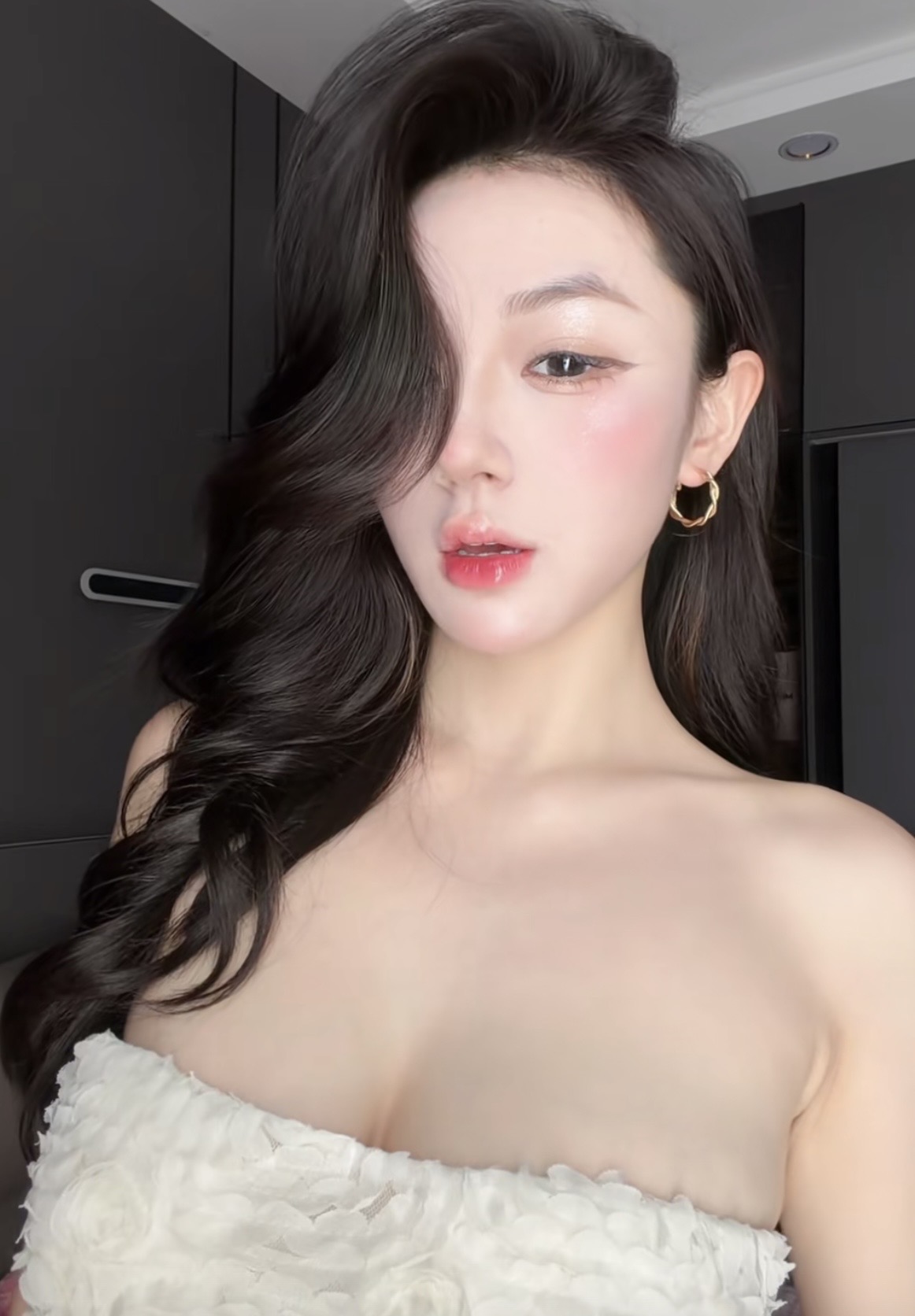 Trần Hà Linh lại lên video giật gân, lấy bệnh xã hội câu view PR cửa hàng